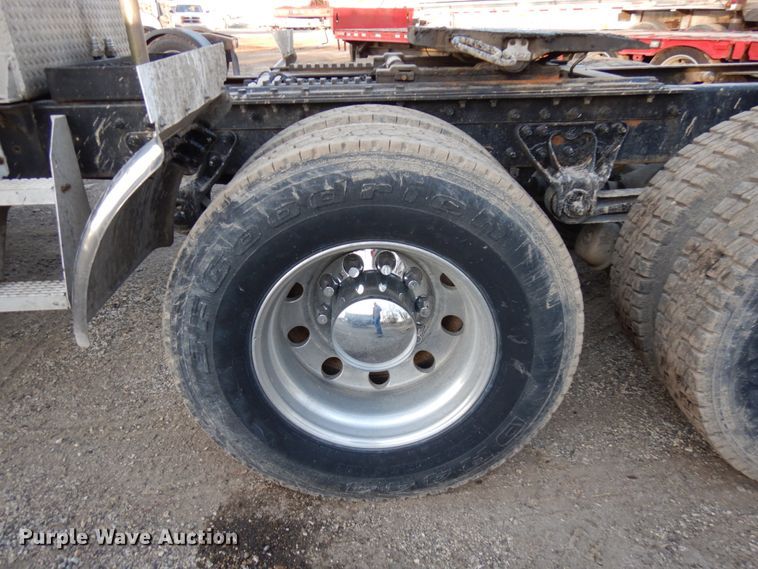 image for item HD9248 2003 Mack CX613  semi truck