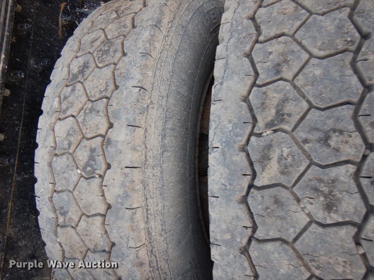 image for item HD9248 2003 Mack CX613  semi truck