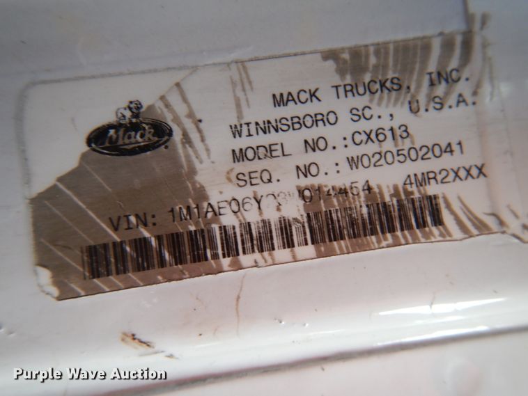 image for item HD9248 2003 Mack CX613  semi truck