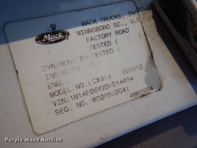 image for item HD9248 2003 Mack CX613  semi truck