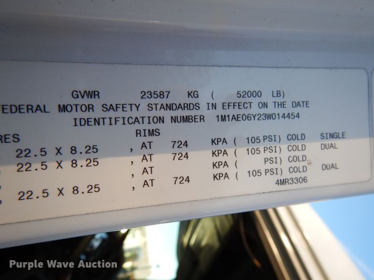 image for item HD9248 2003 Mack CX613  semi truck