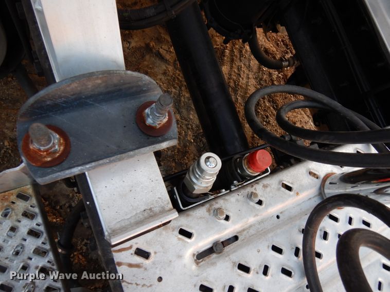 image for item HD9249 2004 Mack CH613  semi truck