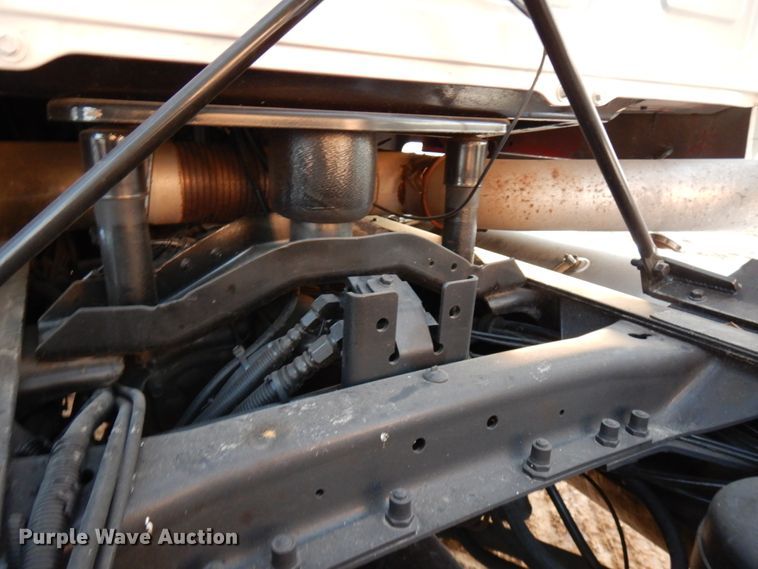 image for item HD9249 2004 Mack CH613  semi truck