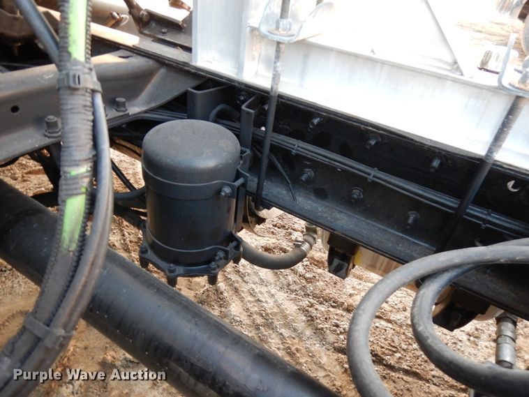 image for item HD9249 2004 Mack CH613  semi truck