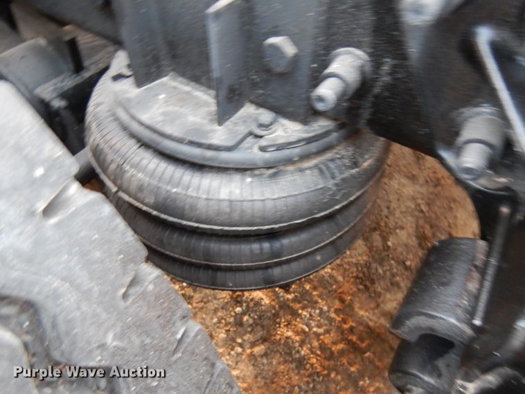 image for item HD9249 2004 Mack CH613  semi truck