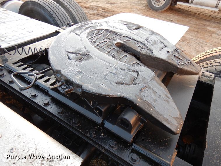 image for item HD9249 2004 Mack CH613  semi truck