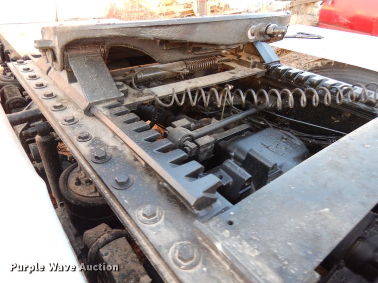 image for item HD9249 2004 Mack CH613  semi truck