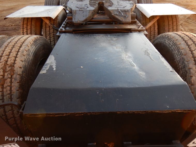 image for item HD9249 2004 Mack CH613  semi truck