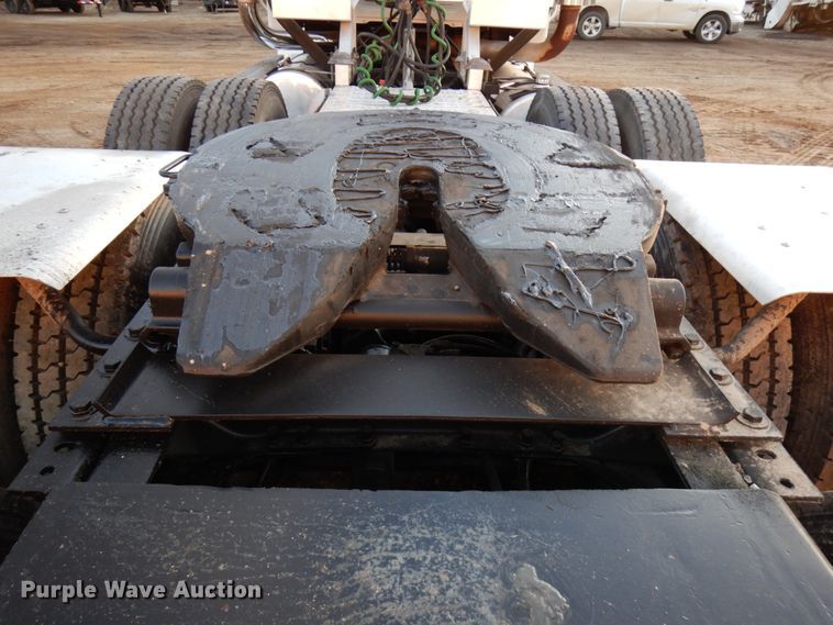 image for item HD9249 2004 Mack CH613  semi truck