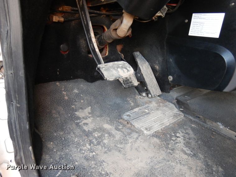 image for item HD9249 2004 Mack CH613  semi truck