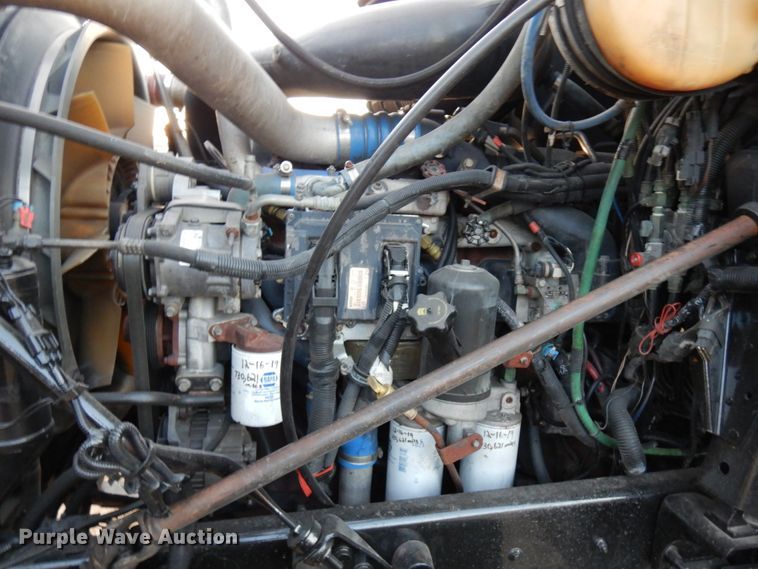 image for item HD9249 2004 Mack CH613  semi truck