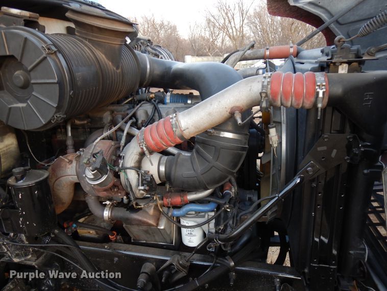 image for item HD9249 2004 Mack CH613  semi truck