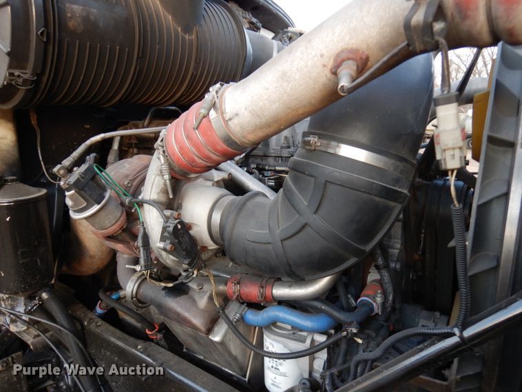 image for item HD9249 2004 Mack CH613  semi truck