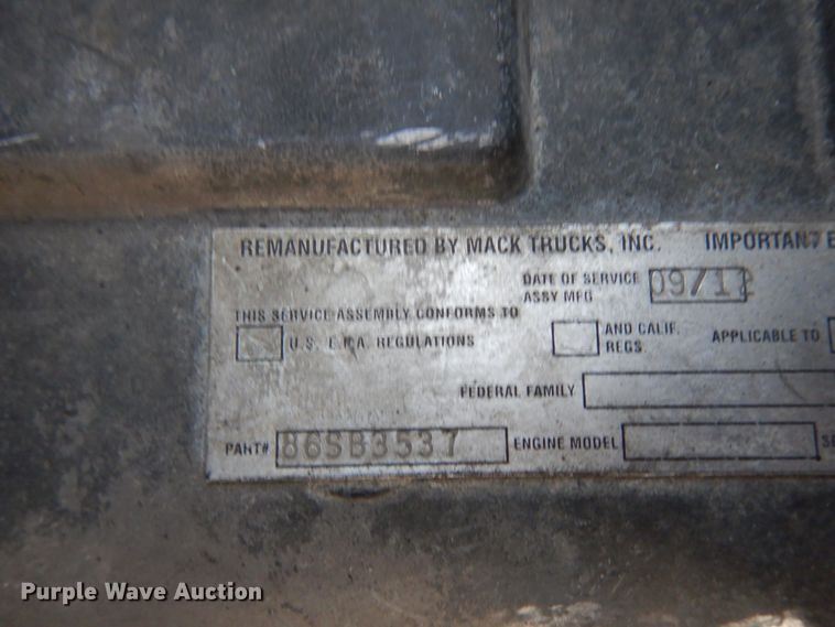 image for item HD9249 2004 Mack CH613  semi truck