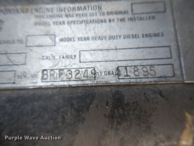 image for item HD9249 2004 Mack CH613  semi truck