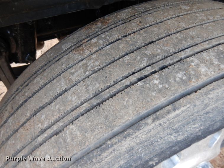 image for item HD9249 2004 Mack CH613  semi truck