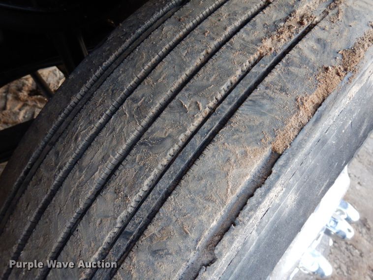 image for item HD9249 2004 Mack CH613  semi truck