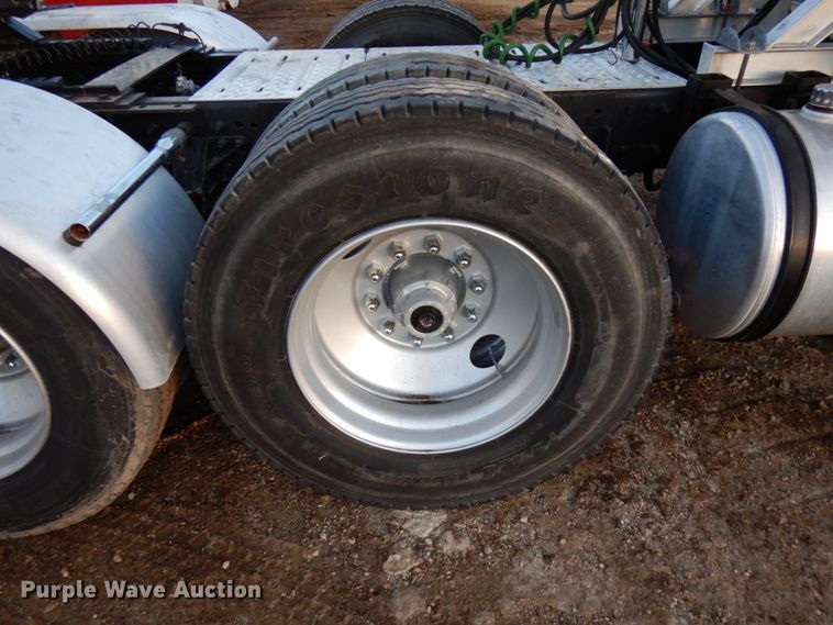 image for item HD9249 2004 Mack CH613  semi truck