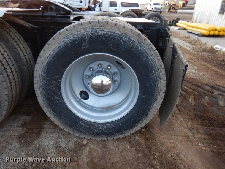 image for item HD9249 2004 Mack CH613  semi truck