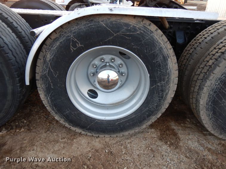 image for item HD9249 2004 Mack CH613  semi truck