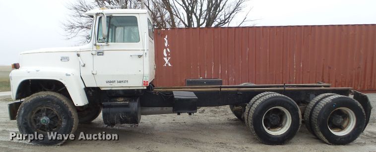 image for item HF9837 1986 Ford LT8000  truck cab and chassis