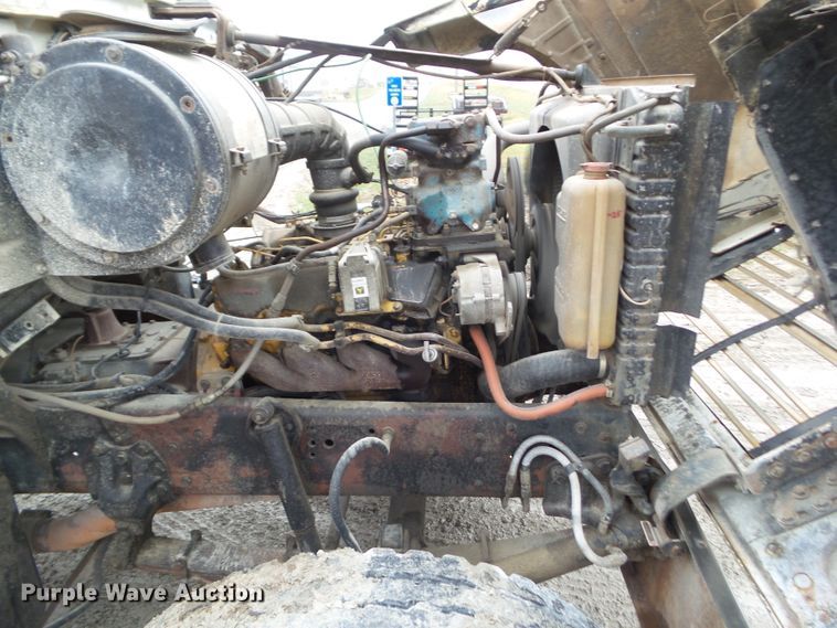 image for item HF9837 1986 Ford LT8000  truck cab and chassis