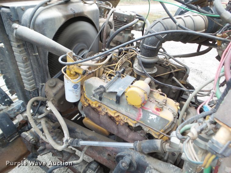 image for item HF9837 1986 Ford LT8000  truck cab and chassis