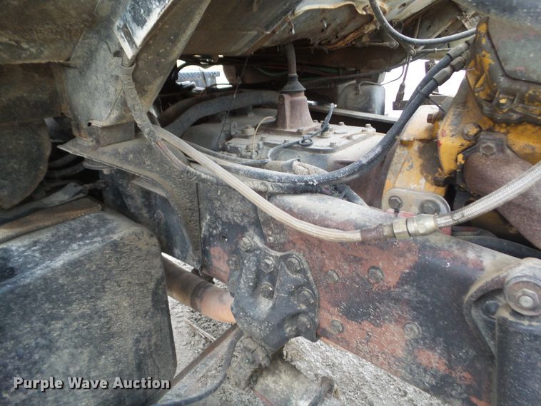 image for item HF9837 1986 Ford LT8000  truck cab and chassis