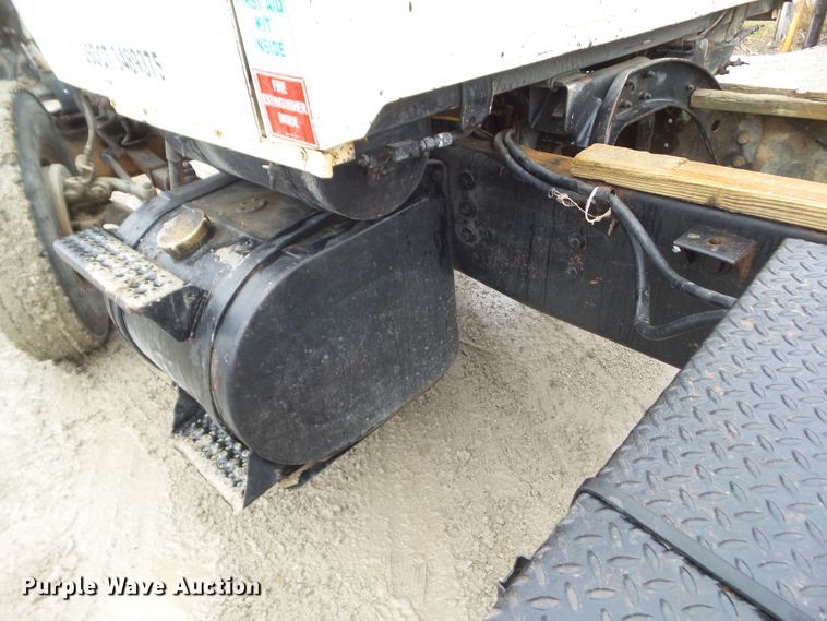 image for item HF9837 1986 Ford LT8000  truck cab and chassis