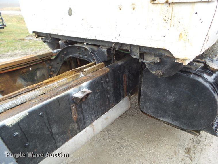 image for item HF9837 1986 Ford LT8000  truck cab and chassis