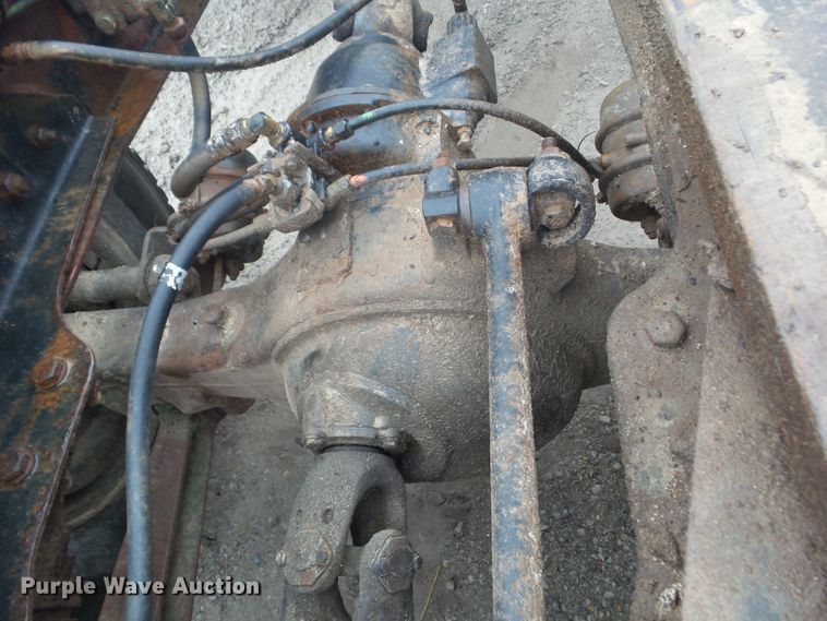 image for item HF9837 1986 Ford LT8000  truck cab and chassis