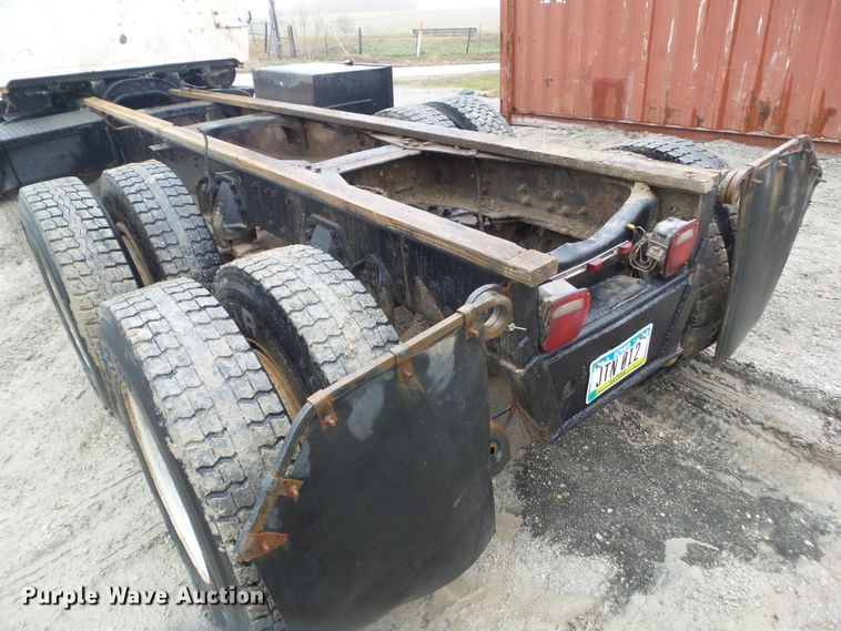 image for item HF9837 1986 Ford LT8000  truck cab and chassis