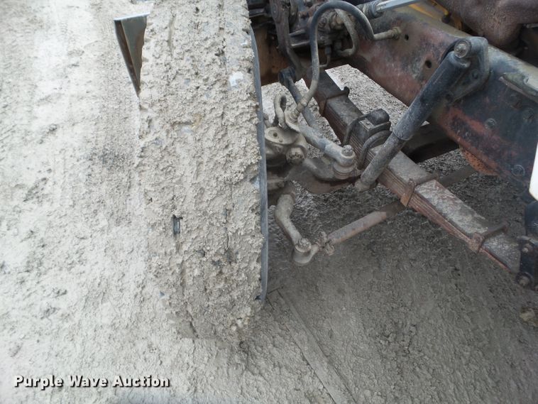 image for item HF9837 1986 Ford LT8000  truck cab and chassis