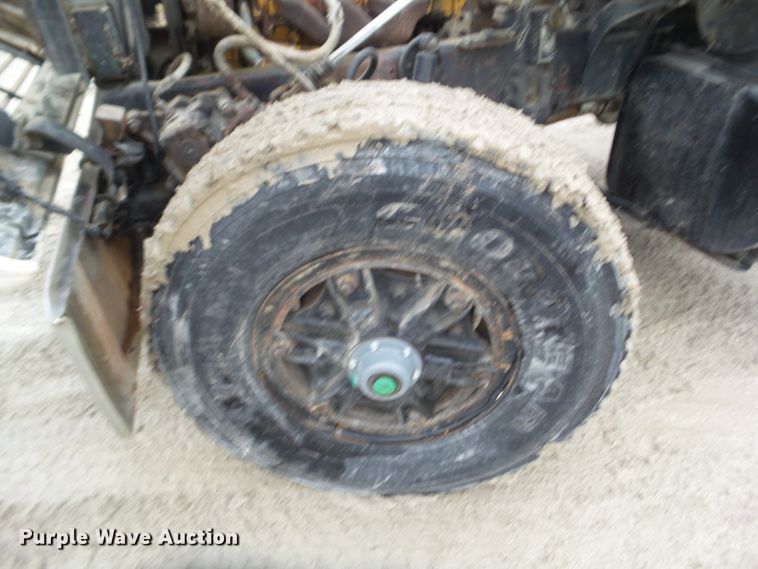 image for item HF9837 1986 Ford LT8000  truck cab and chassis