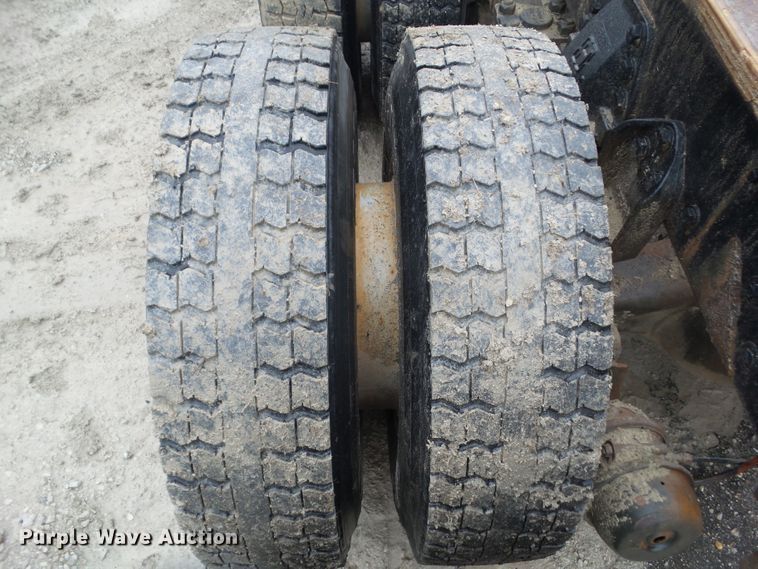 image for item HF9837 1986 Ford LT8000  truck cab and chassis