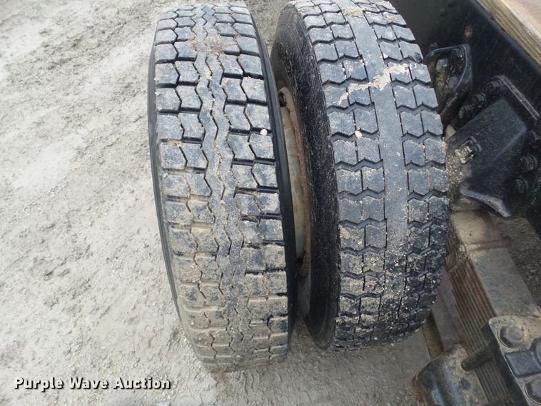 image for item HF9837 1986 Ford LT8000  truck cab and chassis