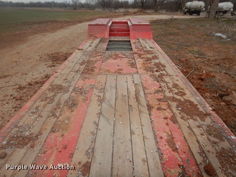 image for item HG9988 2002 Eager Beaver lowboy equipment trailer