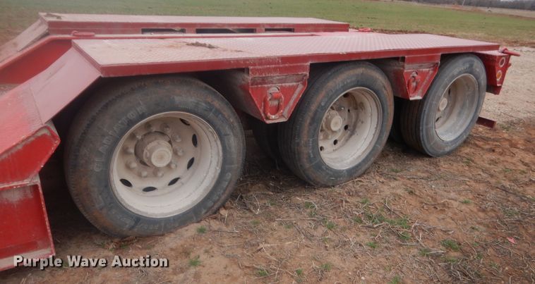 image for item HG9988 2002 Eager Beaver lowboy equipment trailer