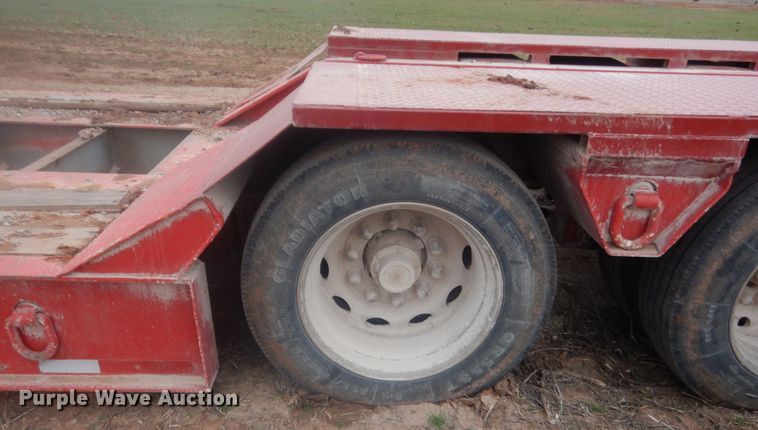 image for item HG9988 2002 Eager Beaver lowboy equipment trailer