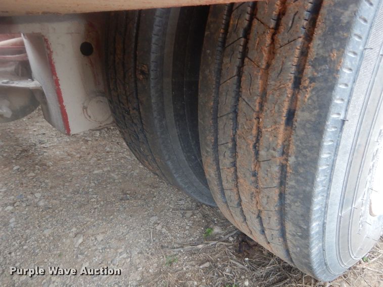 image for item HG9988 2002 Eager Beaver lowboy equipment trailer