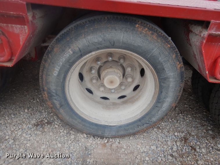 image for item HG9988 2002 Eager Beaver lowboy equipment trailer