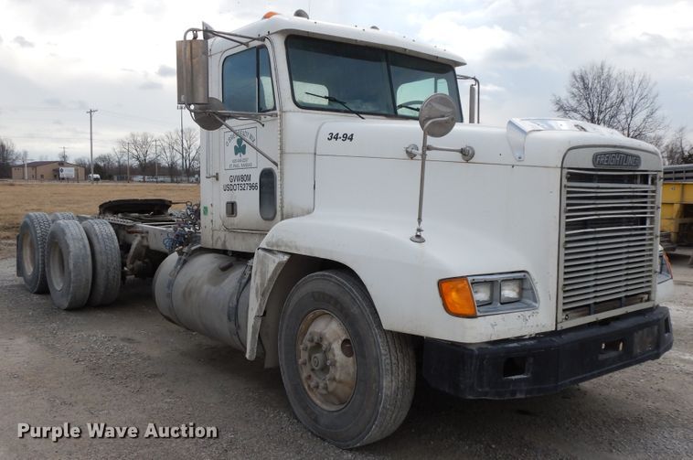 image for item HO9322 1994 Freightliner FLD  semi truck