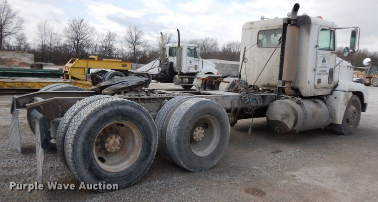 image for item HO9322 1994 Freightliner FLD  semi truck