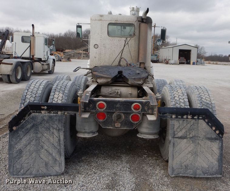 image for item HO9322 1994 Freightliner FLD  semi truck