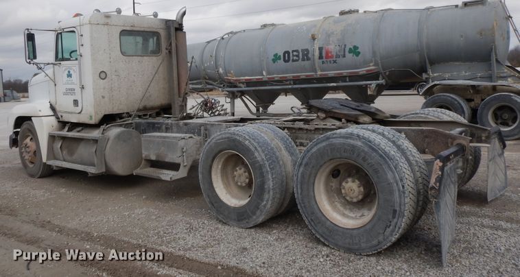 image for item HO9322 1994 Freightliner FLD  semi truck