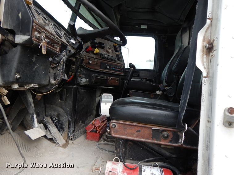 image for item HO9322 1994 Freightliner FLD  semi truck