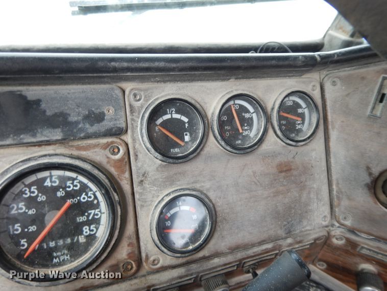 image for item HO9322 1994 Freightliner FLD  semi truck