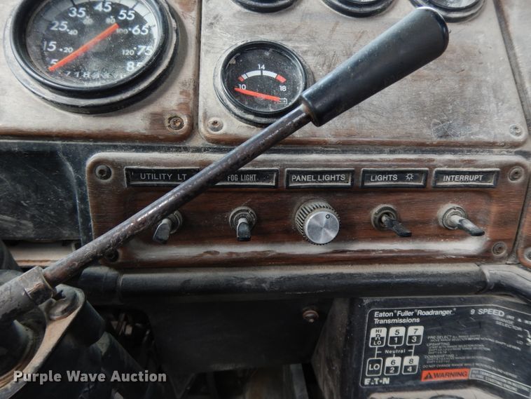 image for item HO9322 1994 Freightliner FLD  semi truck