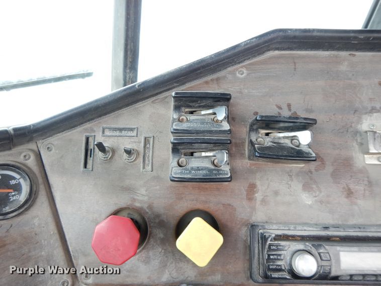 image for item HO9322 1994 Freightliner FLD  semi truck