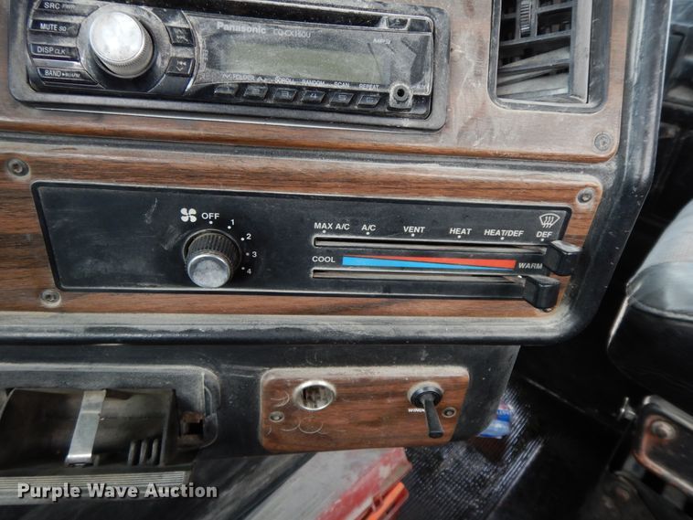 image for item HO9322 1994 Freightliner FLD  semi truck